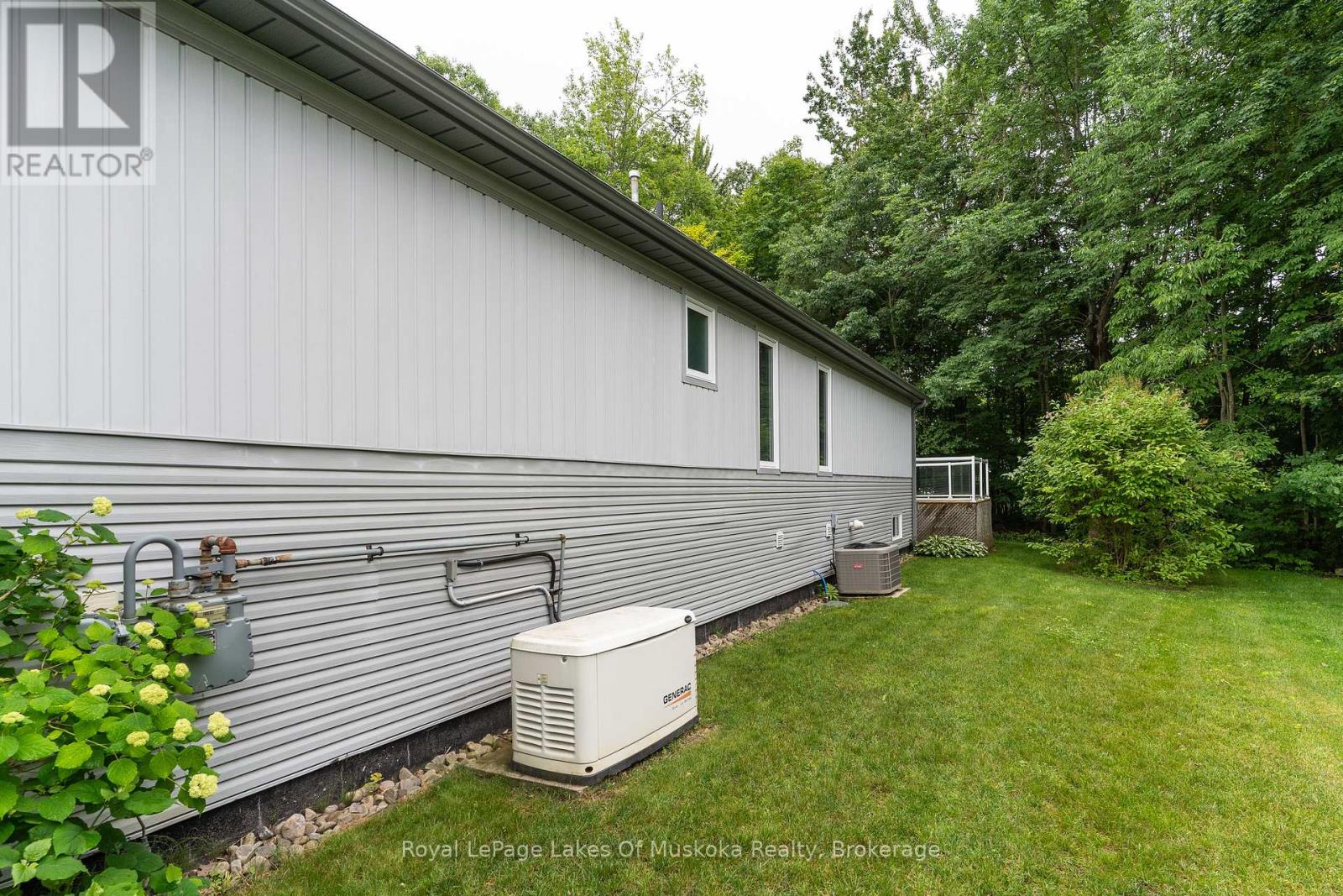 25 Stonehedge Close, Gravenhurst, Ontario  P1P 1Y7 - Photo 42 - X12249286