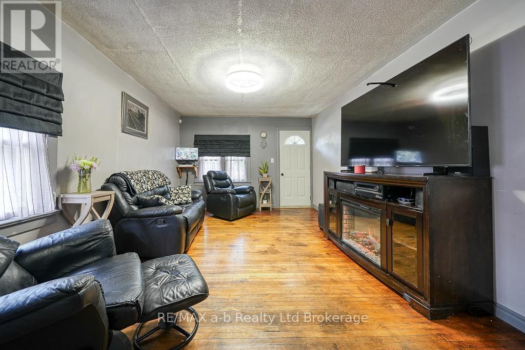 77 Teeple Street, Woodstock, Ontario  N4S 3Y8 - Photo 11 - X12249265