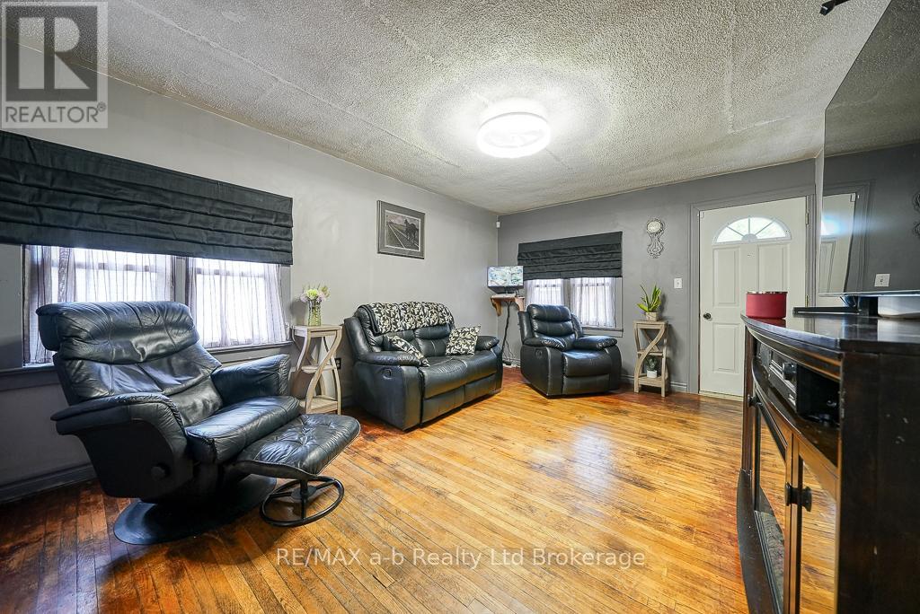 77 Teeple Street, Woodstock, Ontario  N4S 3Y8 - Photo 12 - X12249265
