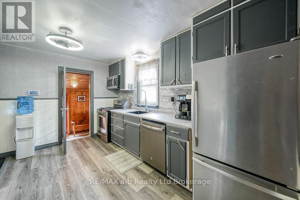 77 Teeple Street, Woodstock, Ontario  N4S 3Y8 - Photo 4 - X12249265