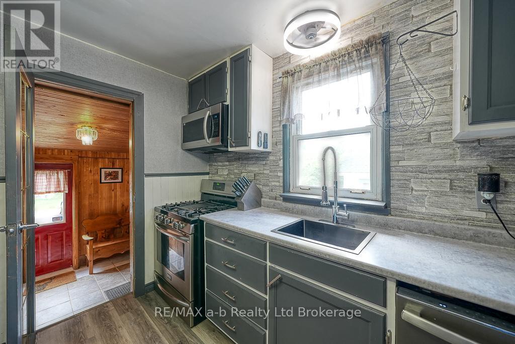 77 Teeple Street, Woodstock, Ontario  N4S 3Y8 - Photo 6 - X12249265