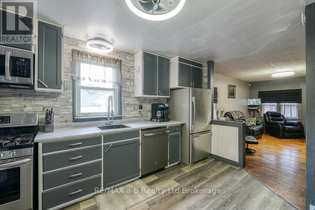 77 Teeple Street, Woodstock, Ontario  N4S 3Y8 - Photo 8 - X12249265