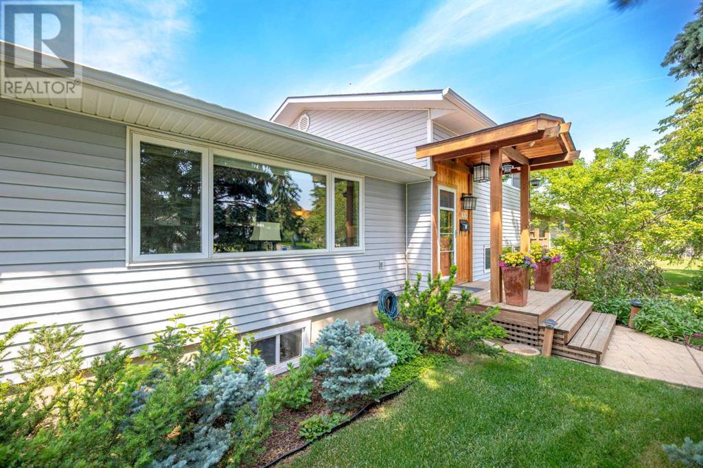 Property at 1619 47 Street SW image 3