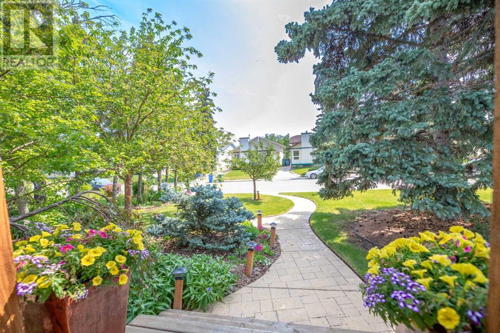 Property at 1619 47 Street SW image 4