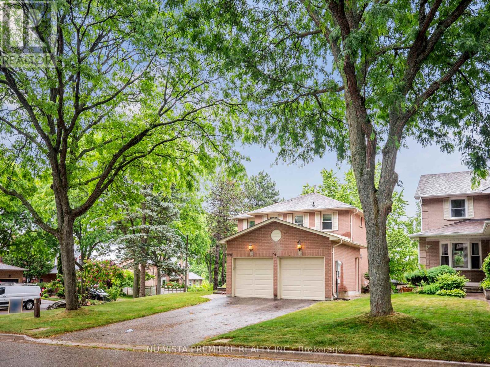 5 Mendys Forest, Aurora, Ontario  L4G 5A4 - Photo 3 - N12249437