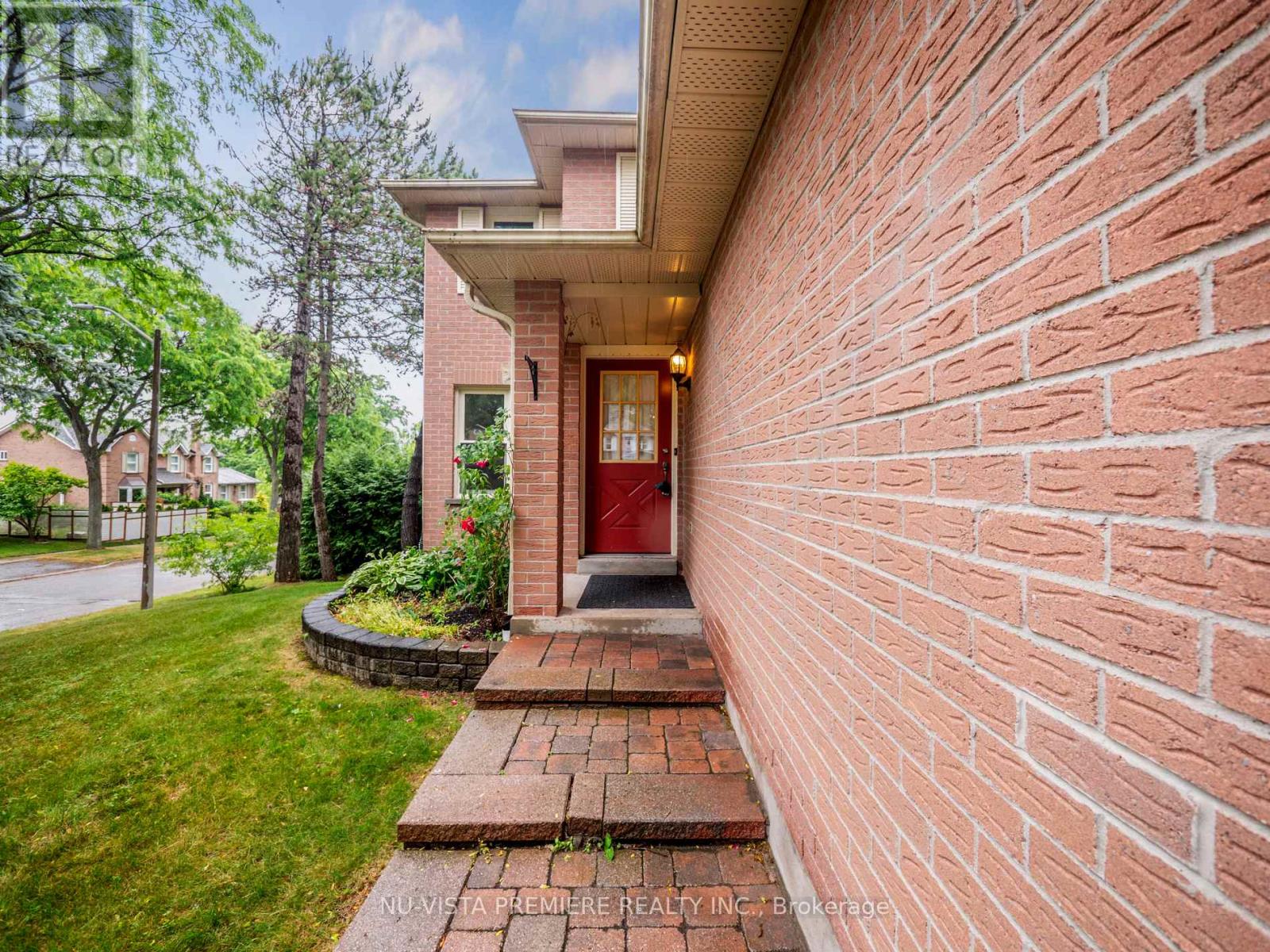 5 Mendys Forest, Aurora, Ontario  L4G 5A4 - Photo 4 - N12249437