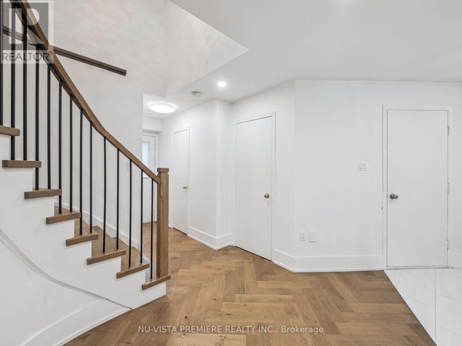 5 Mendys Forest, Aurora, Ontario  L4G 5A4 - Photo 6 - N12249437