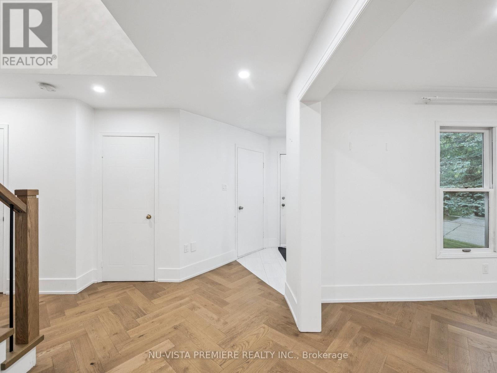 5 Mendys Forest, Aurora, Ontario  L4G 5A4 - Photo 7 - N12249437