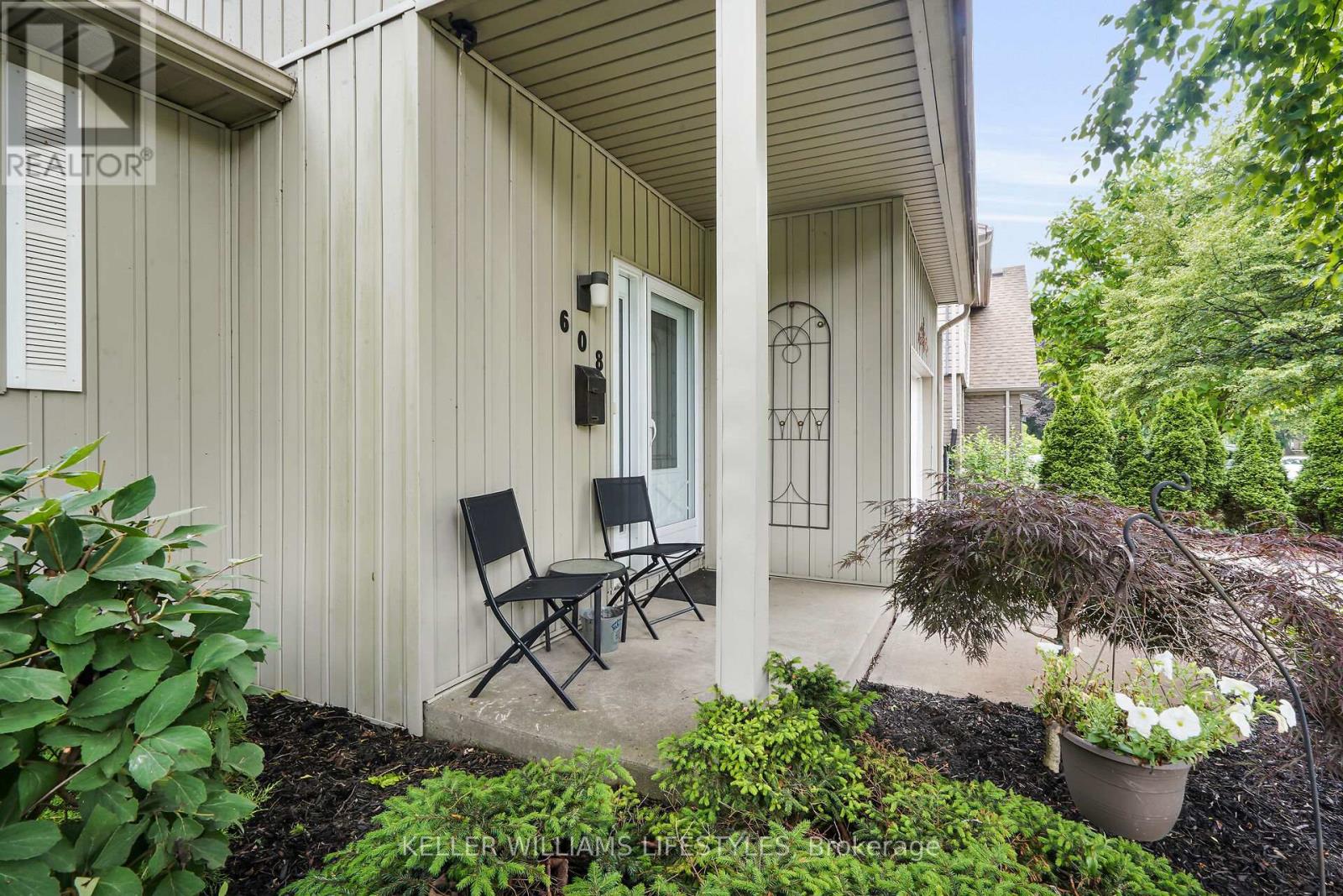 Property at 608 VILLAGE GREEN AVENUE image 5