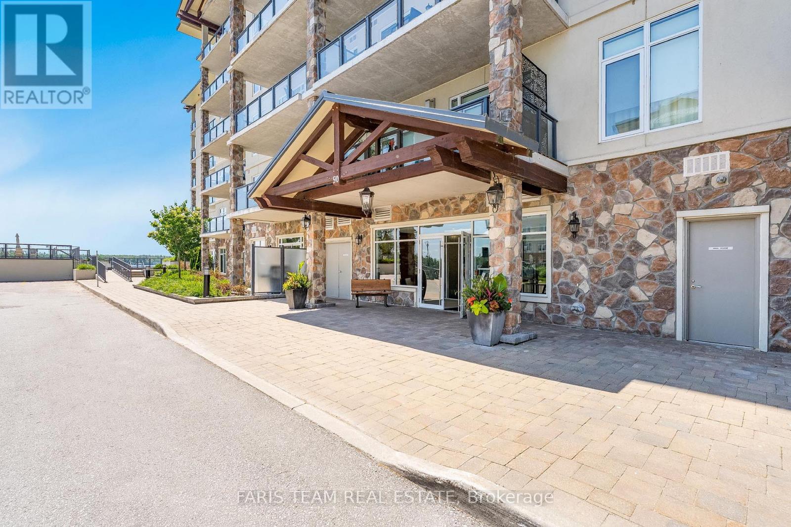604 - 90 Orchard Point Road, Orillia, Ontario  L3V 8K4 - Photo 2 - S12249221