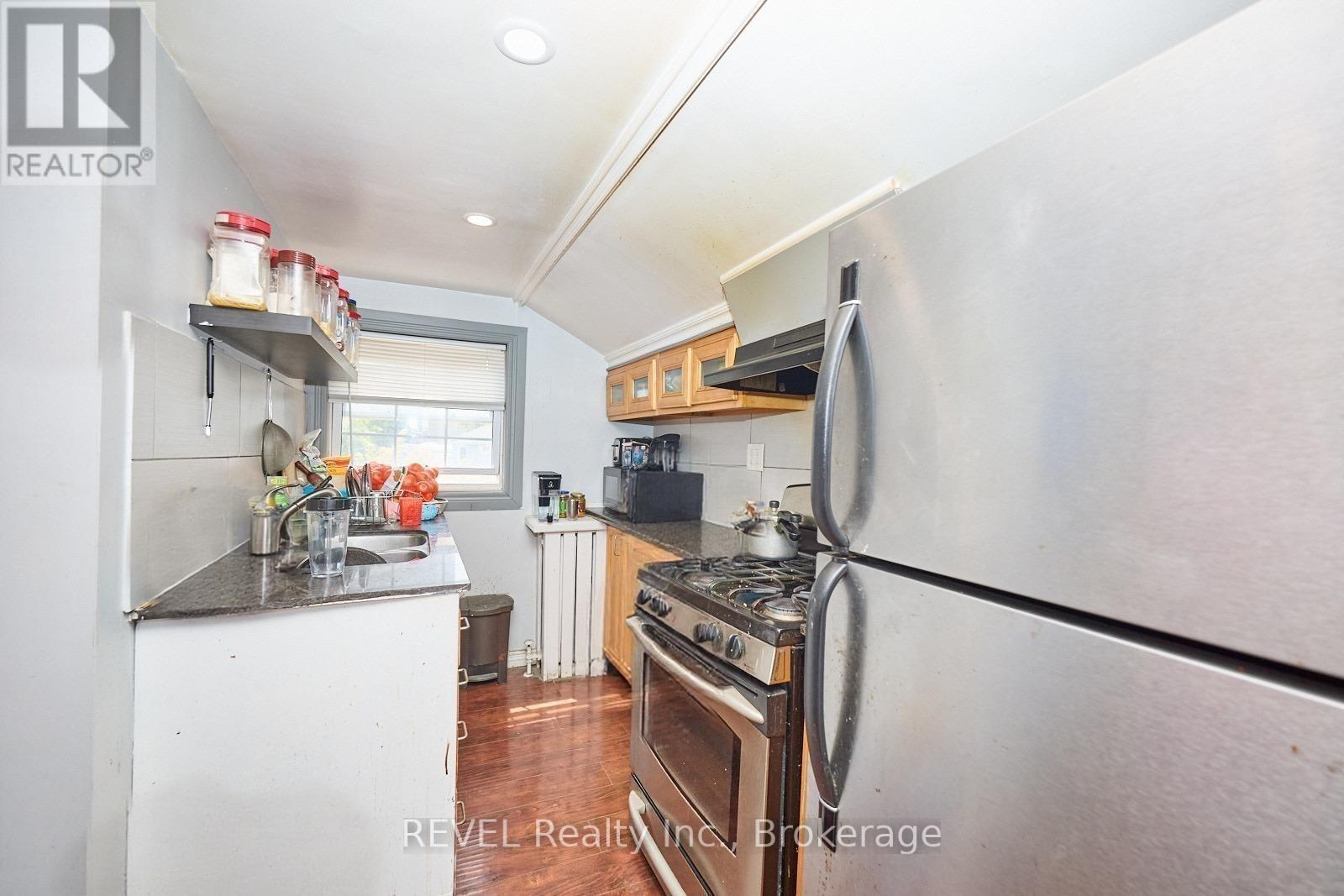 50 Welland Avenue, St. Catharines (Downtown), Ontario  L2R 2M5 - Photo 15 - X12249446