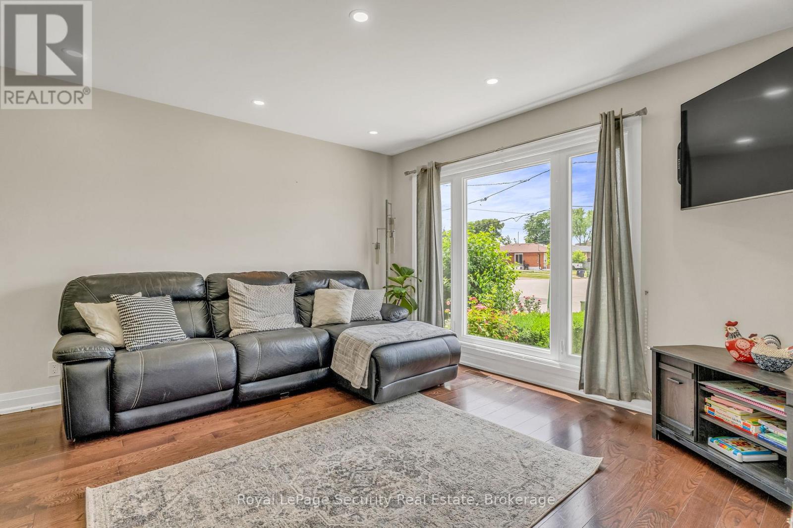 Property at 23 TALENT CRESCENT image 3