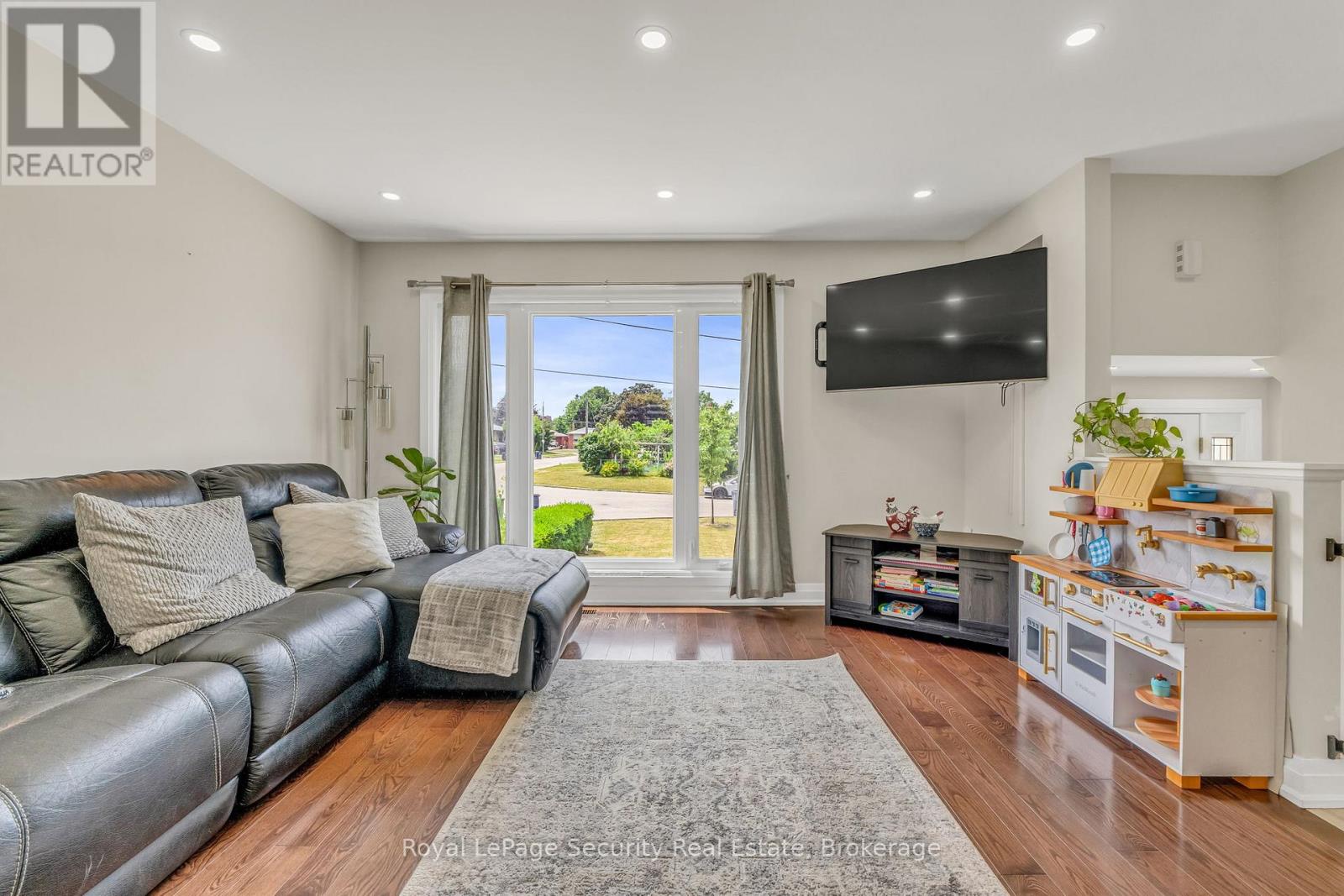 Property at 23 TALENT CRESCENT image 4