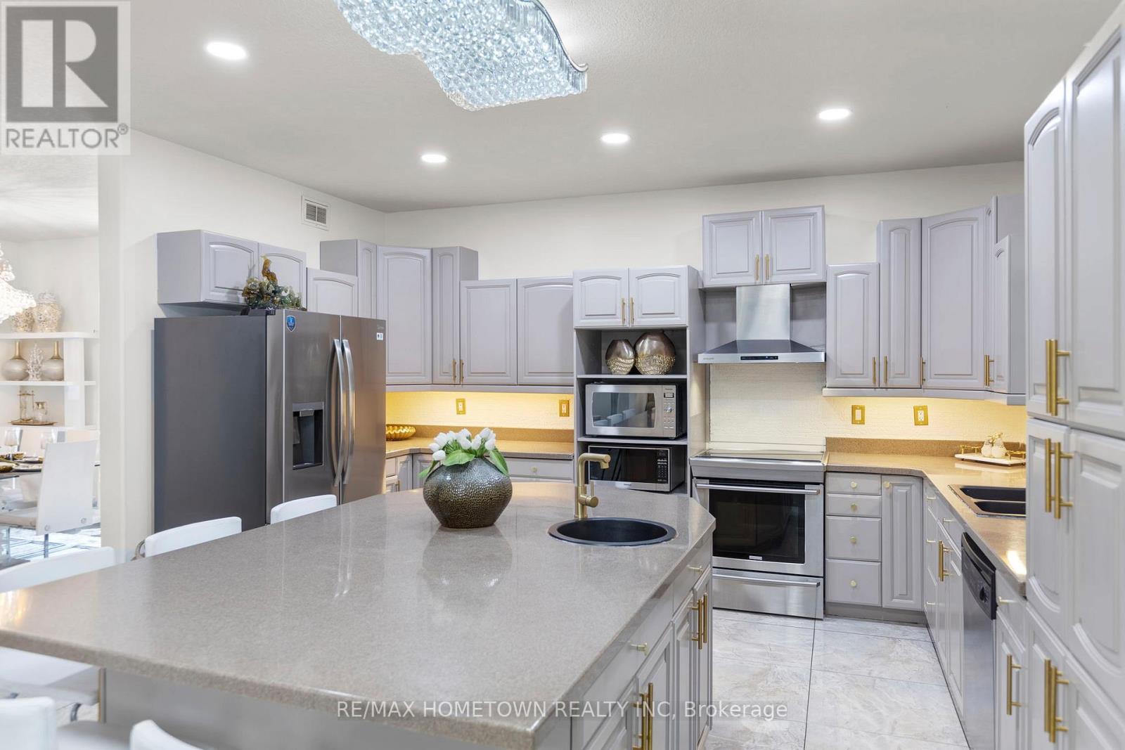 1020 Crestwood Drive, Brockville, Ontario  K6V 7N1 - Photo 13 - X12249440