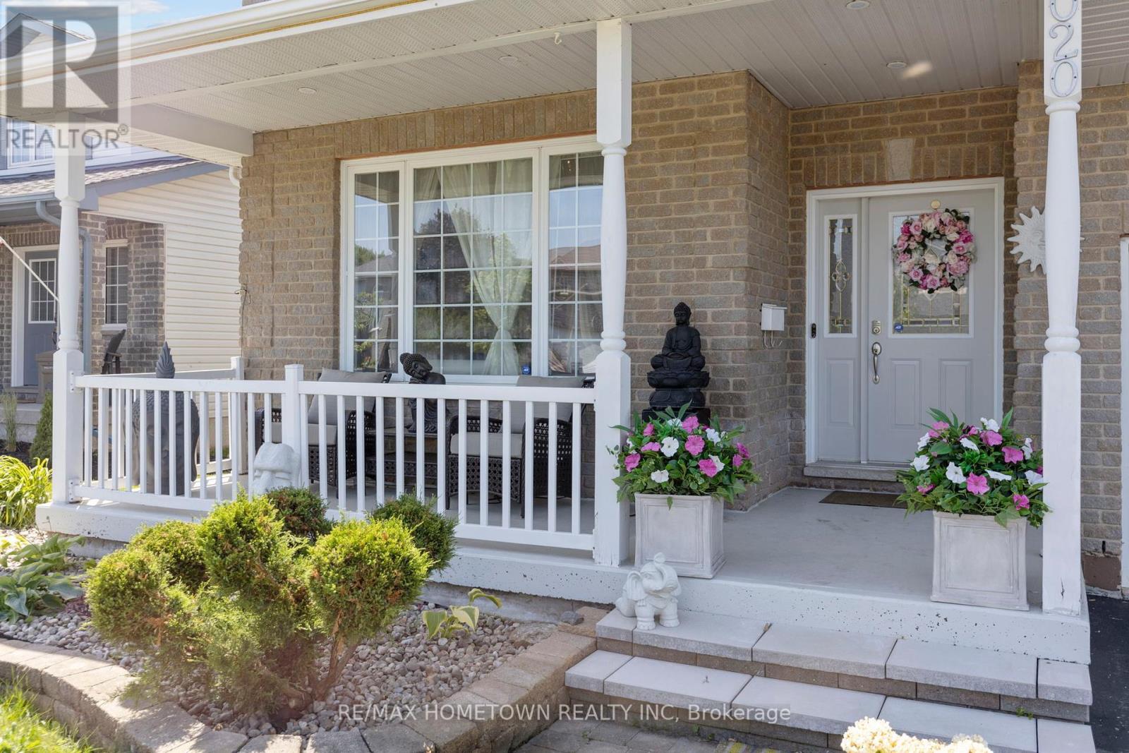 Property at 1020 CRESTWOOD DRIVE image 4