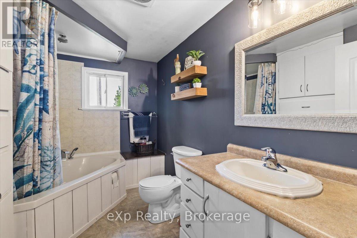 122668 Grey Road 9, West Grey, Ontario  N0G 1C0 - Photo 18 - X12249436