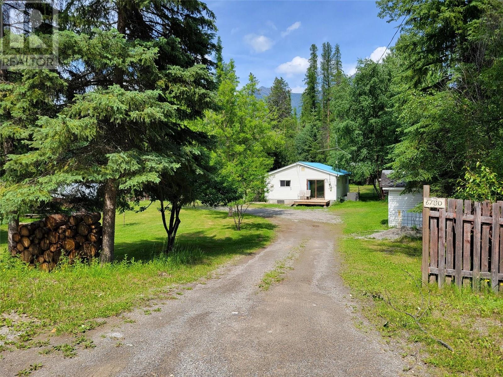 6780 Mead Road, Jaffray, British Columbia  V0B 1T0 - Photo 2 - 10353744