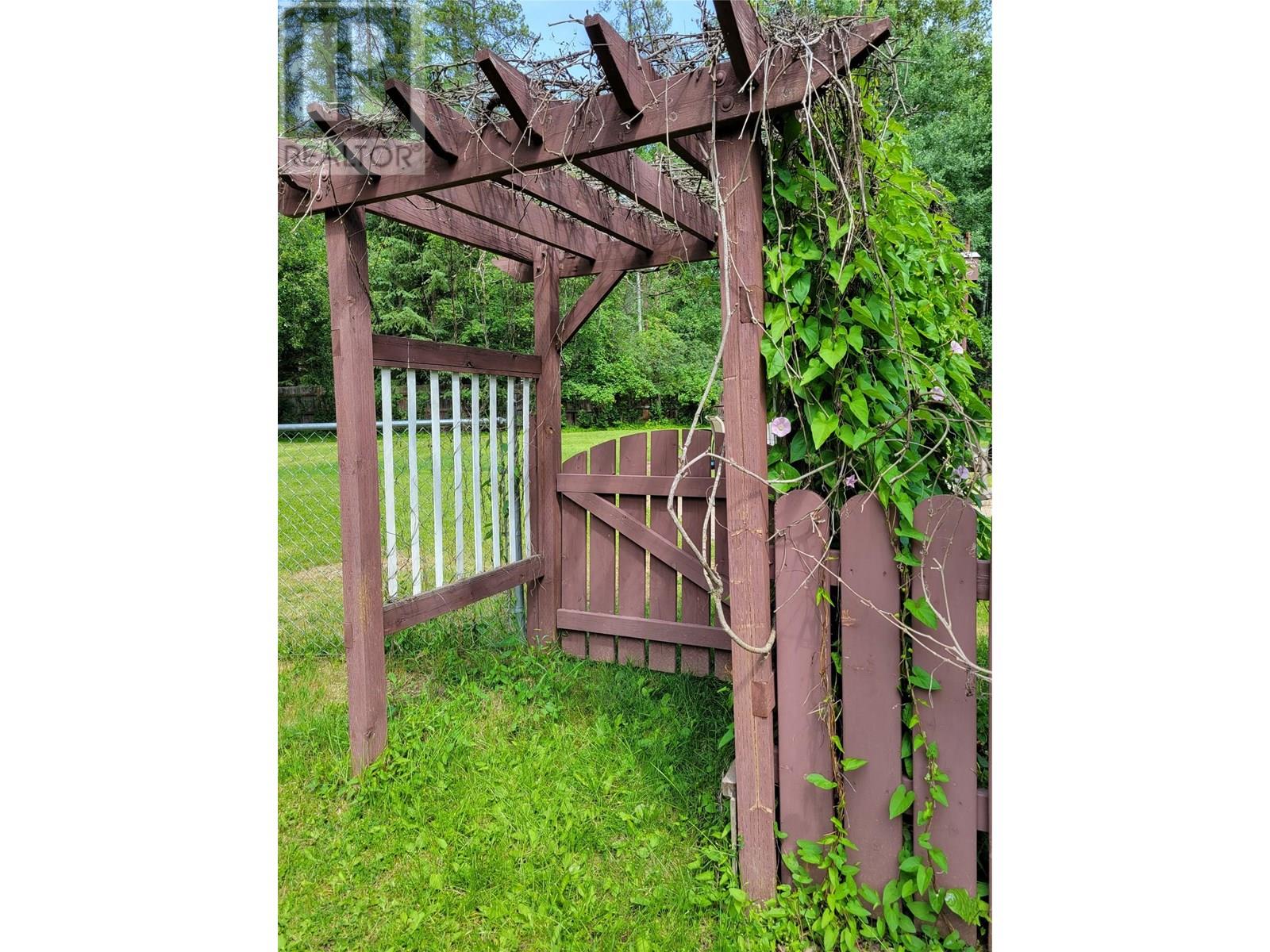 6780 Mead Road, Jaffray, British Columbia  V0B 1T0 - Photo 10 - 10353744