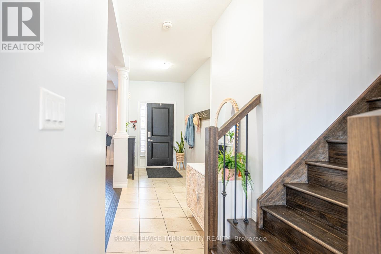 Property at 40 BLUE RIBBON WAY image 4