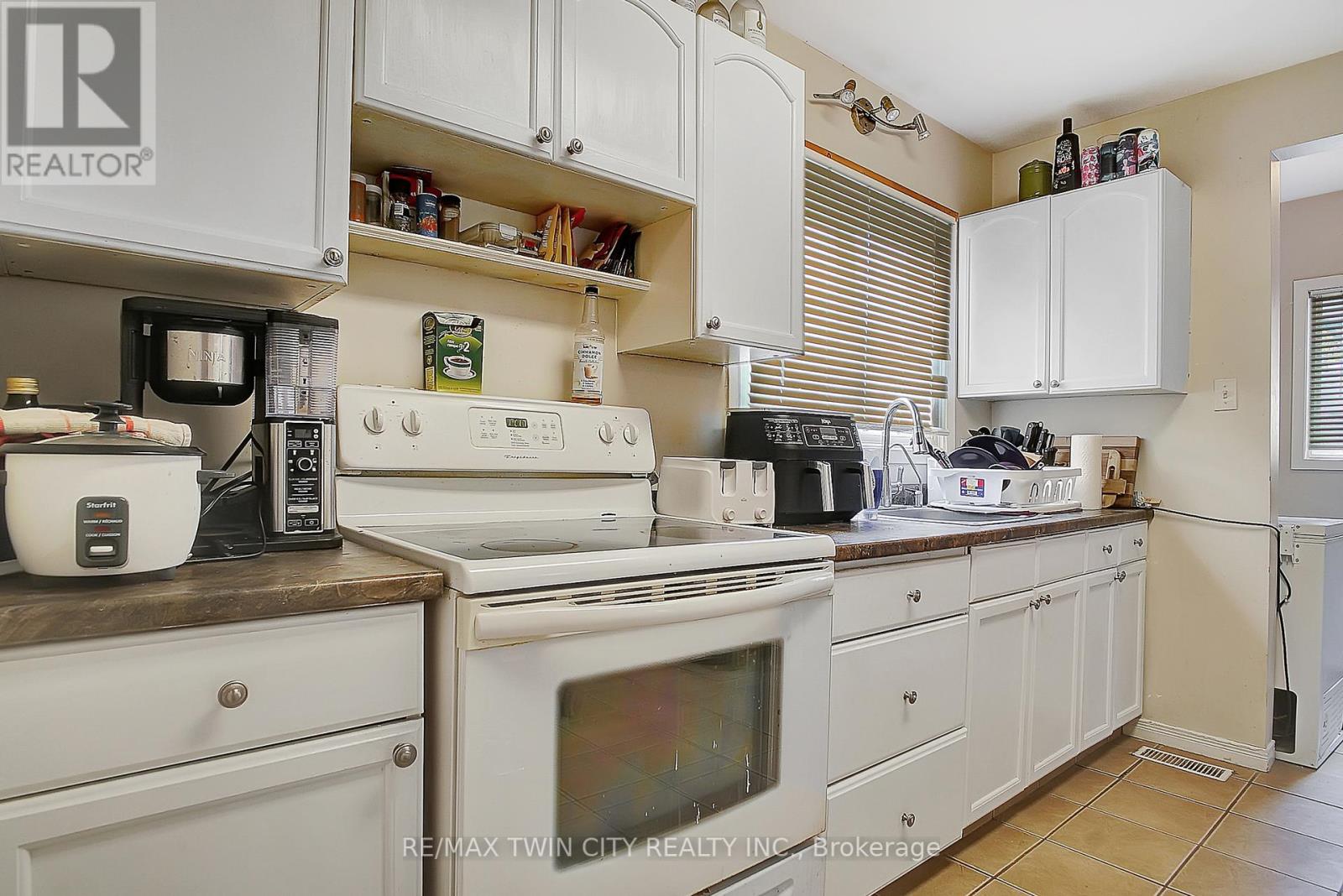 211 Dolph Street N, Cambridge, Ontario  N3H 2A6 - Photo 13 - X12249311