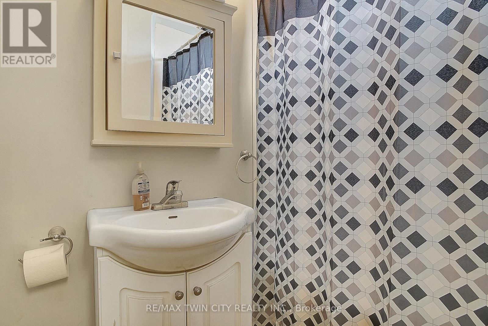 211 Dolph Street N, Cambridge, Ontario  N3H 2A6 - Photo 19 - X12249311