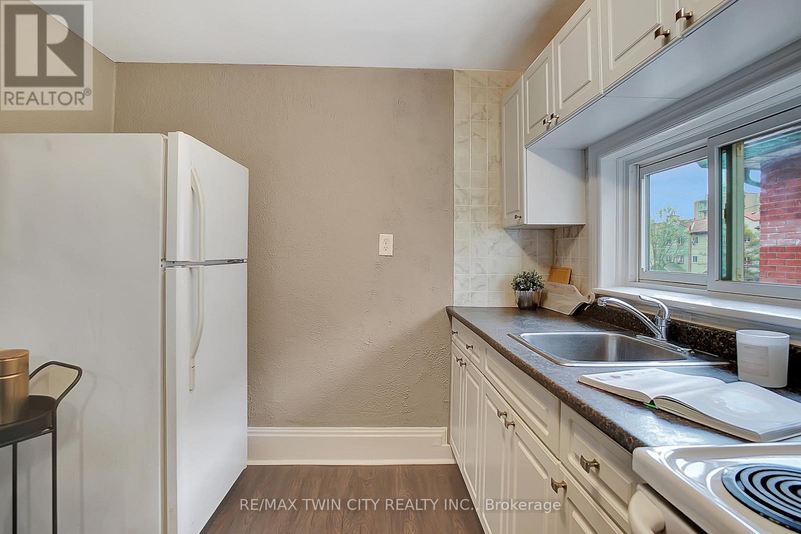 211 Dolph Street N, Cambridge, Ontario  N3H 2A6 - Photo 7 - X12249311