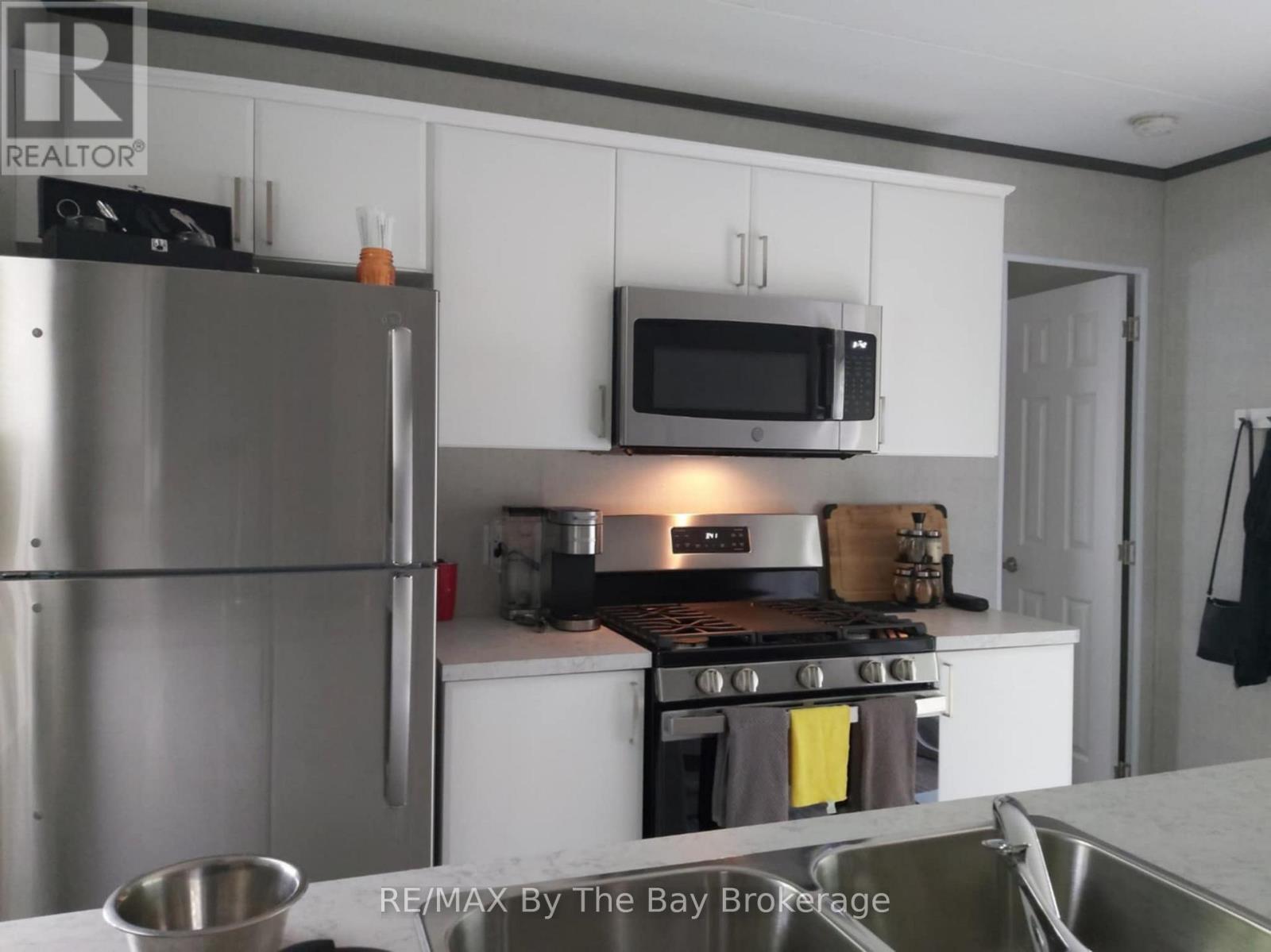 75 - 85 Theme Park Drive, Wasaga Beach, Ontario  L9Z 1X7 - Photo 13 - S12039576