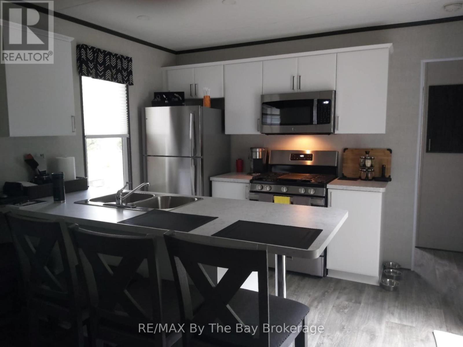 75 - 85 Theme Park Drive, Wasaga Beach, Ontario  L9Z 1X7 - Photo 12 - S12039576