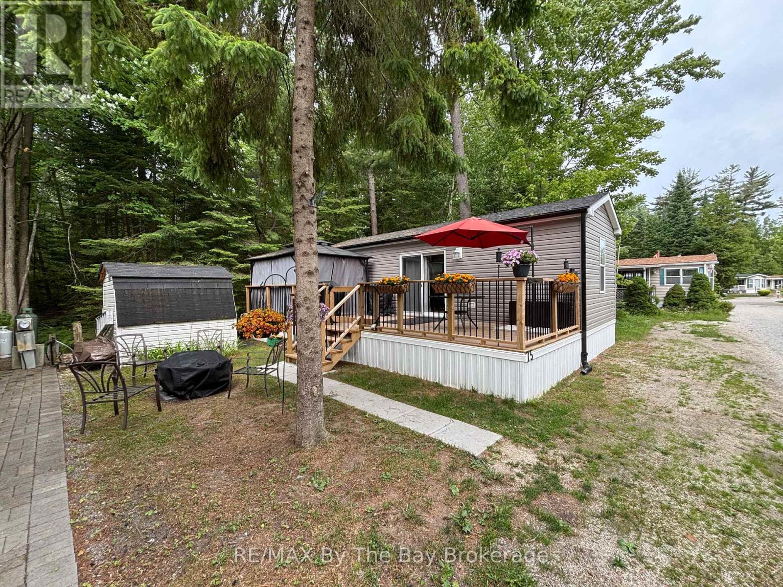 75 - 85 Theme Park Drive, Wasaga Beach, Ontario  L9Z 1X7 - Photo 5 - S12039576