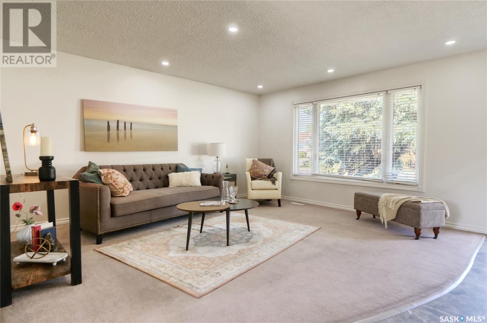 Property at 52 Aster CRESCENT image 3