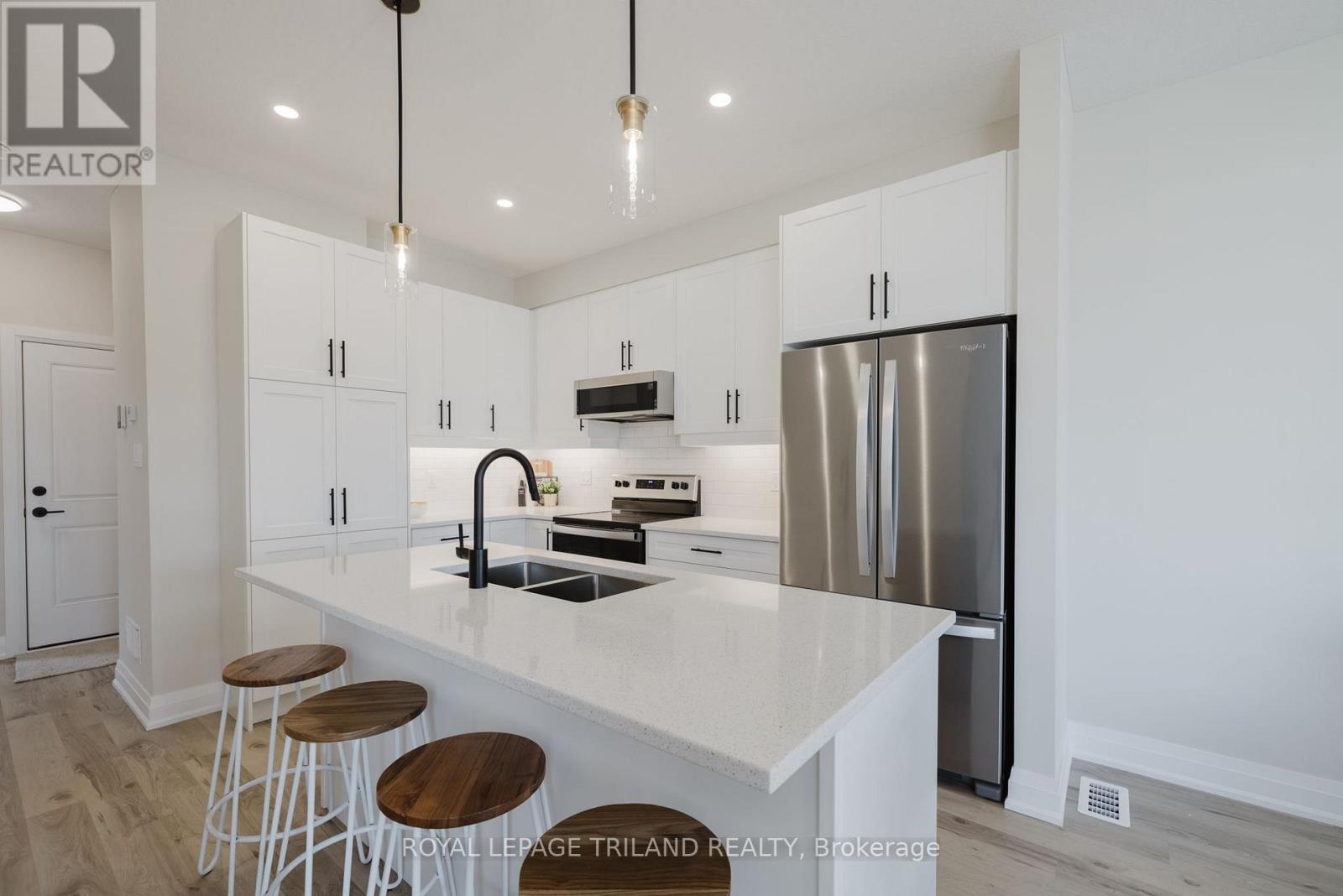 1867 Dalmagarry Road, London North, Ontario  N6G 0A6 - Photo 8 - X12249531