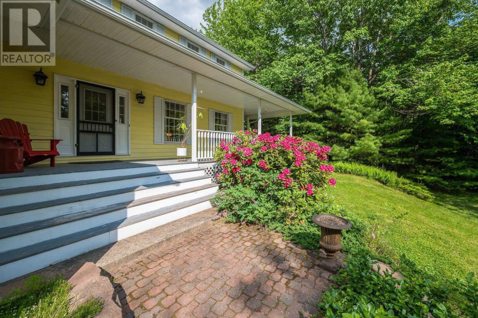 Property at 1 Cedarwood Court image 3