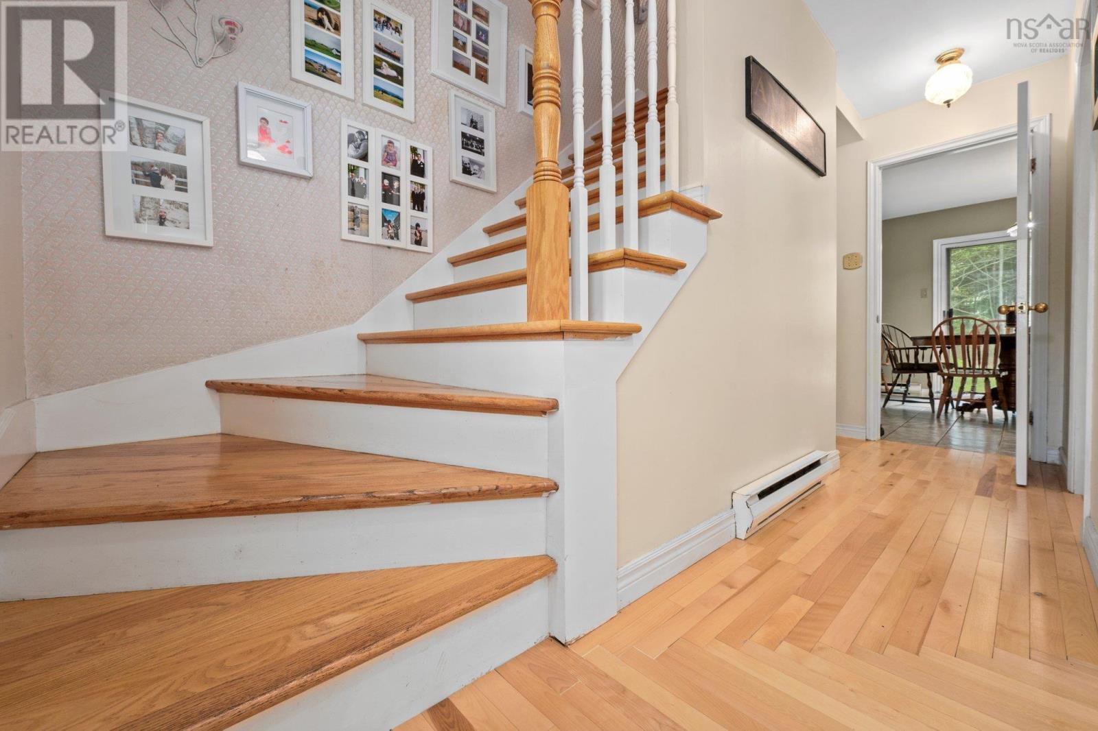 Property at 1 Cedarwood Court image 4