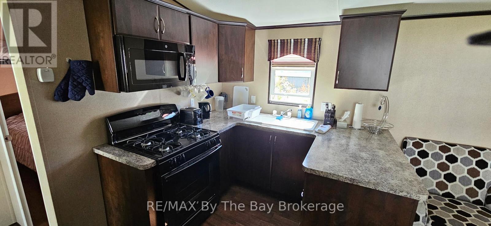 17 Chippewa Trail, Wasaga Beach, Ontario  L9Z 1X7 - Photo 10 - S12249559