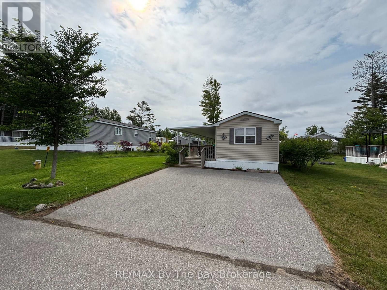 17 Chippewa Trail, Wasaga Beach, Ontario  L9Z 1X7 - Photo 4 - S12249559