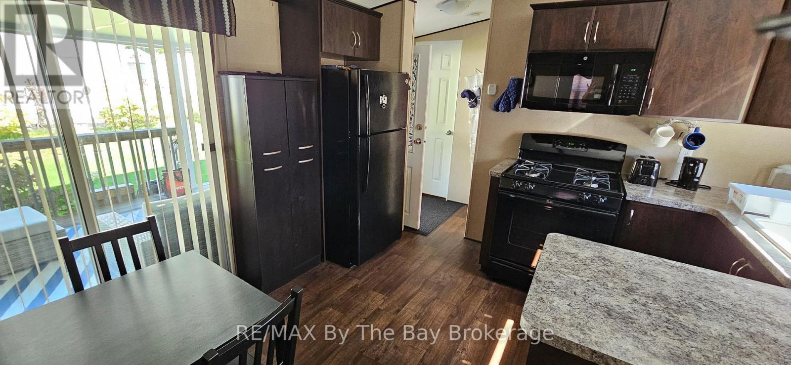 17 Chippewa Trail, Wasaga Beach, Ontario  L9Z 1X7 - Photo 7 - S12249559