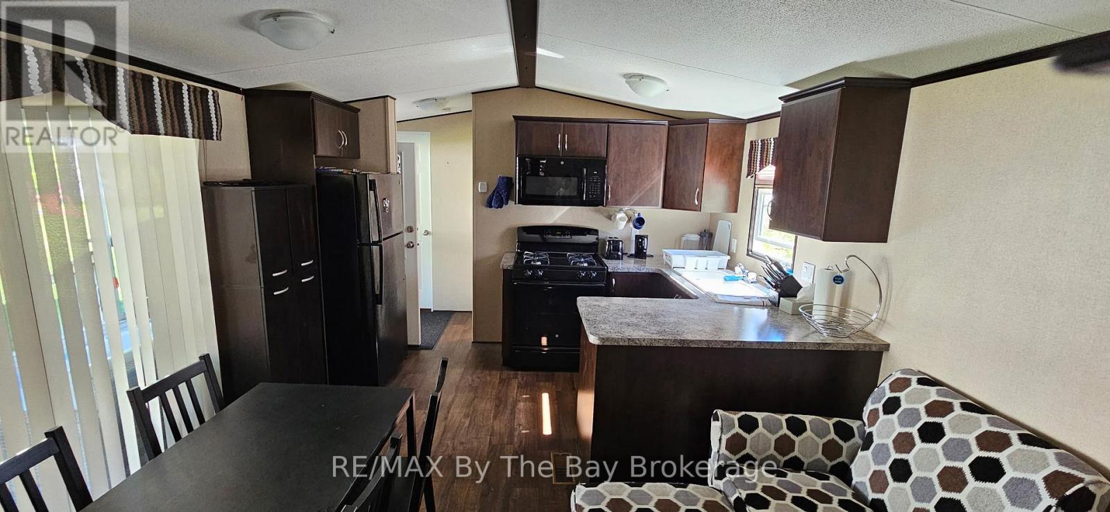 17 Chippewa Trail, Wasaga Beach, Ontario  L9Z 1X7 - Photo 8 - S12249559
