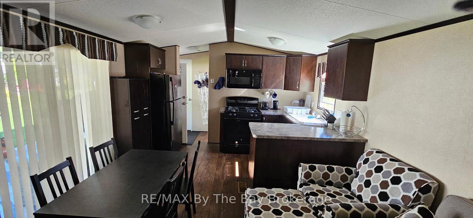 17 Chippewa Trail, Wasaga Beach, Ontario  L9Z 1X7 - Photo 9 - S12249559