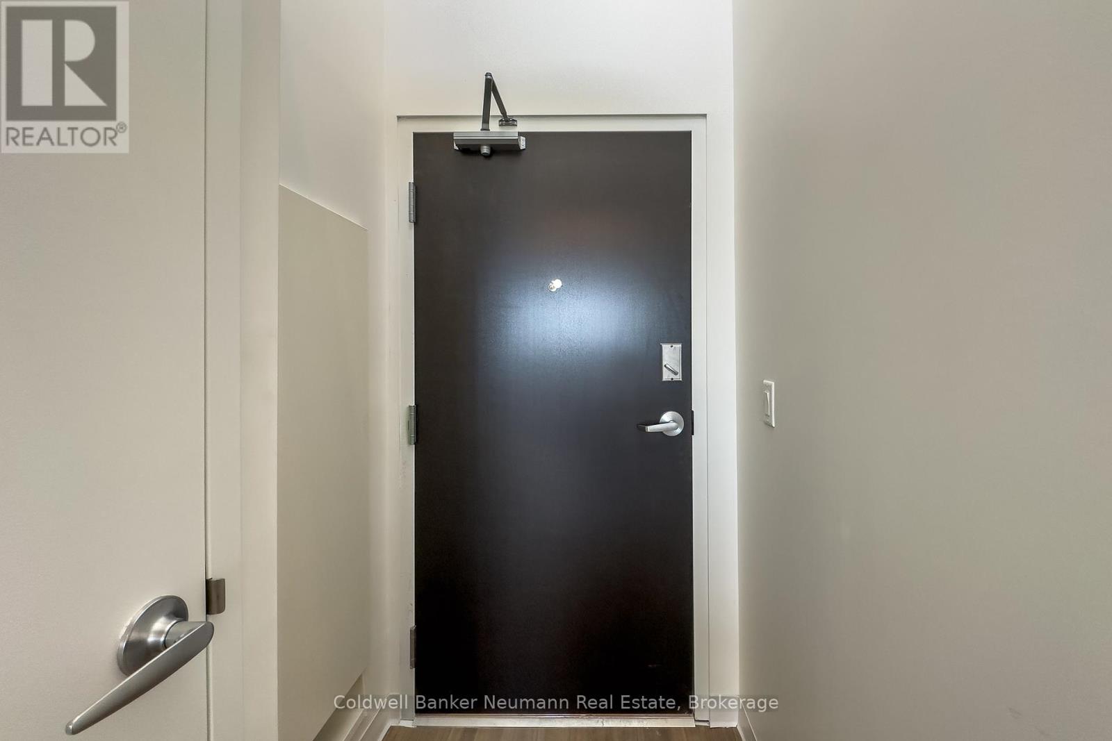 Property at 504 - 120 HURON STREET image 5