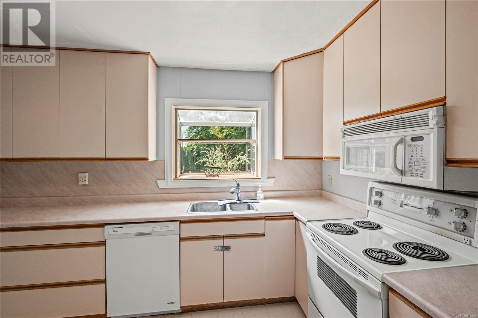 Property at 3170 Frechette St image 3