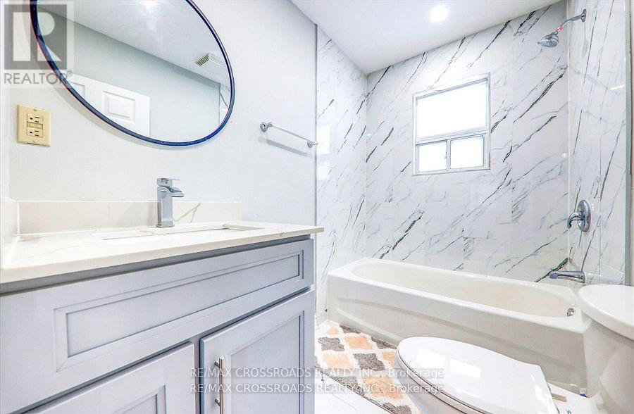 21654 Warden Avenue, East Gwillimbury, Ontario  L0G 1R0 - Photo 12 - N12249389