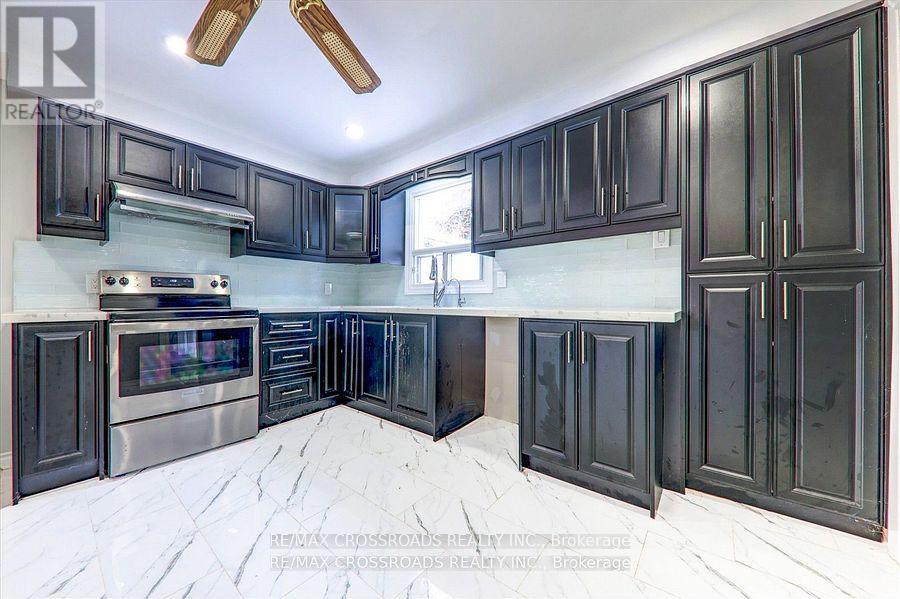 21654 Warden Avenue, East Gwillimbury, Ontario  L0G 1R0 - Photo 17 - N12249389