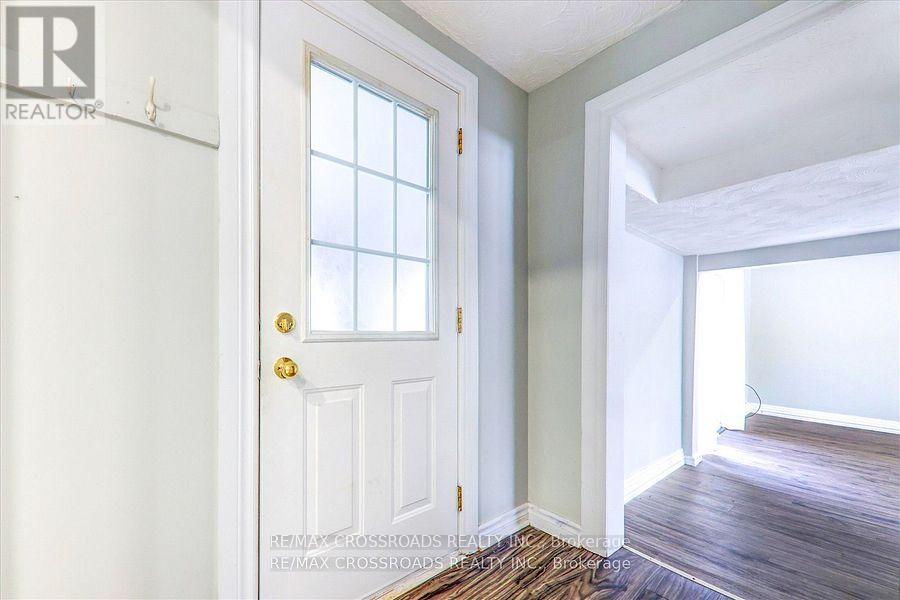 21654 Warden Avenue, East Gwillimbury, Ontario  L0G 1R0 - Photo 18 - N12249389