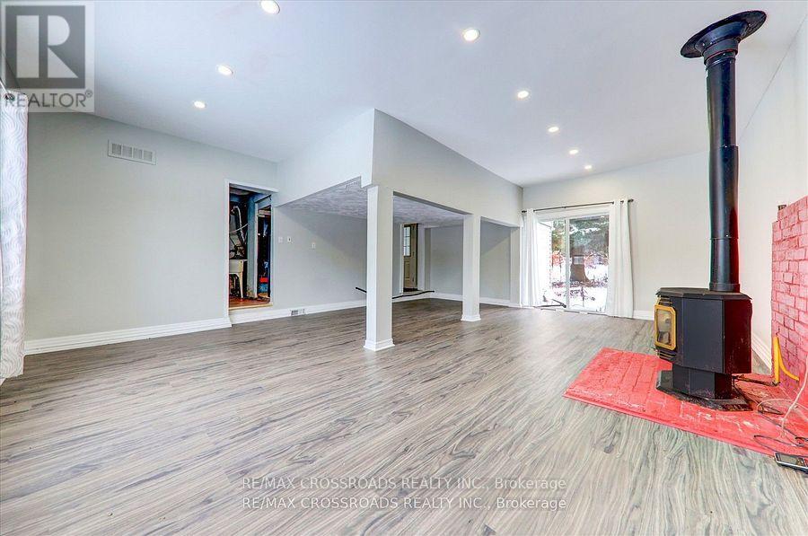 21654 Warden Avenue, East Gwillimbury, Ontario  L0G 1R0 - Photo 21 - N12249389