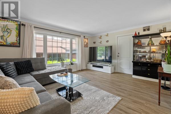 Property at 97 WESTHAMPTON DRIVE image 4