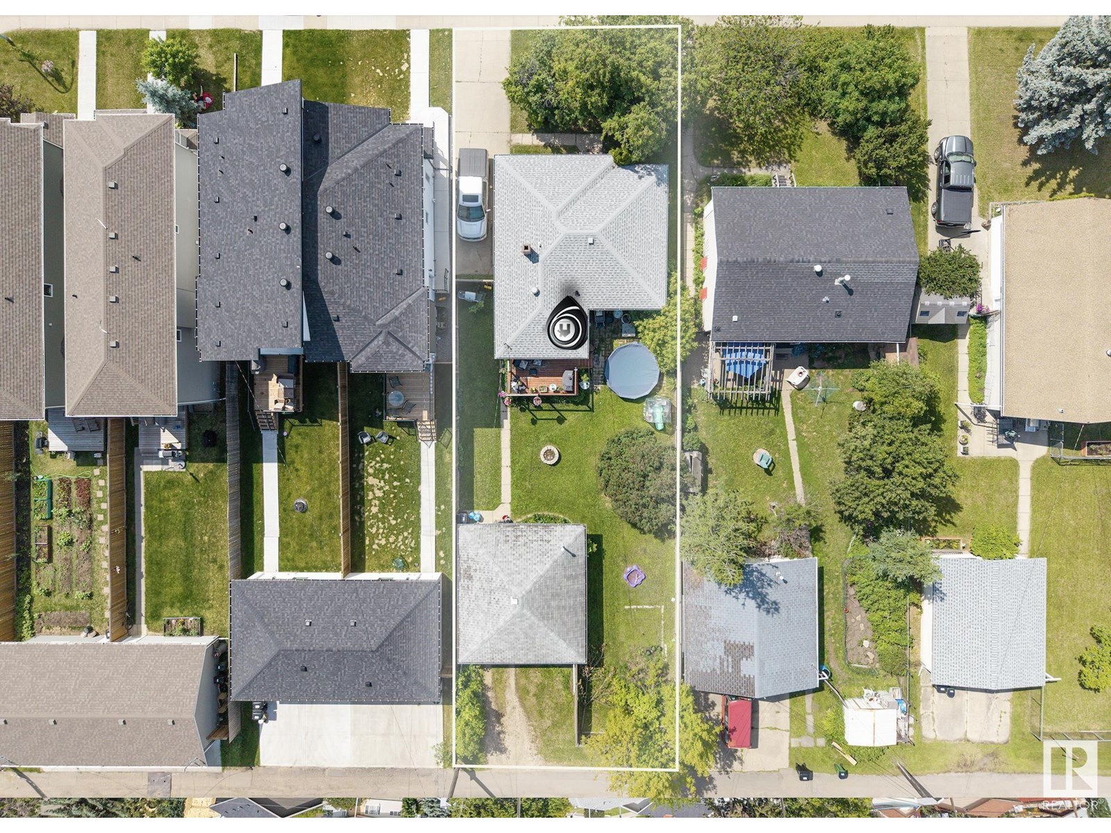 Property at 9111 151 ST NW image 4