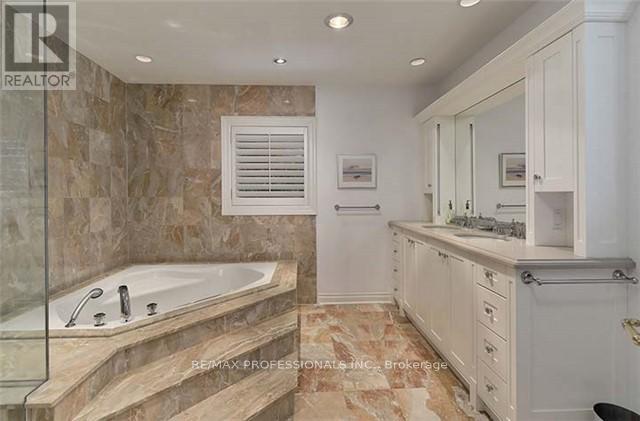 11 Ripplewood Road, Toronto, Ontario  M9A 3H8 - Photo 11 - W12249505