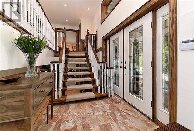 11 Ripplewood Road, Toronto, Ontario  M9A 3H8 - Photo 4 - W12249505