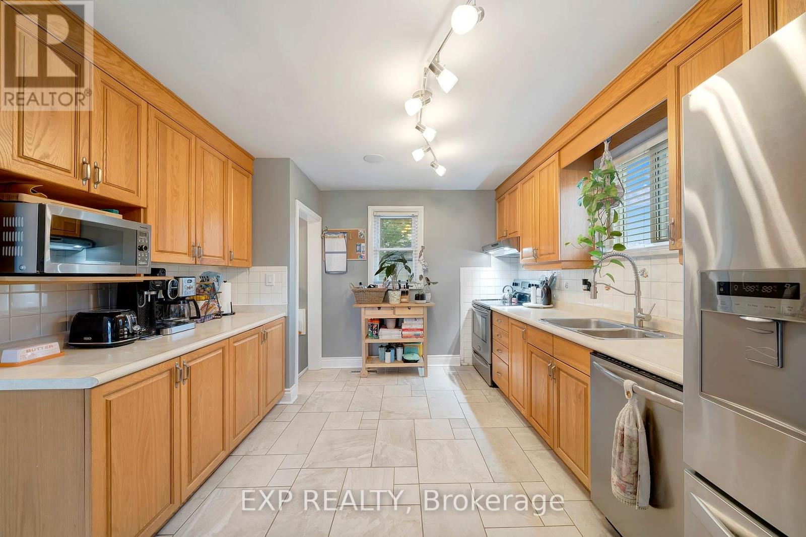 7589 Wilson Crescent, Niagara Falls, Ontario  L2G 4S3 - Photo 11 - X12249646