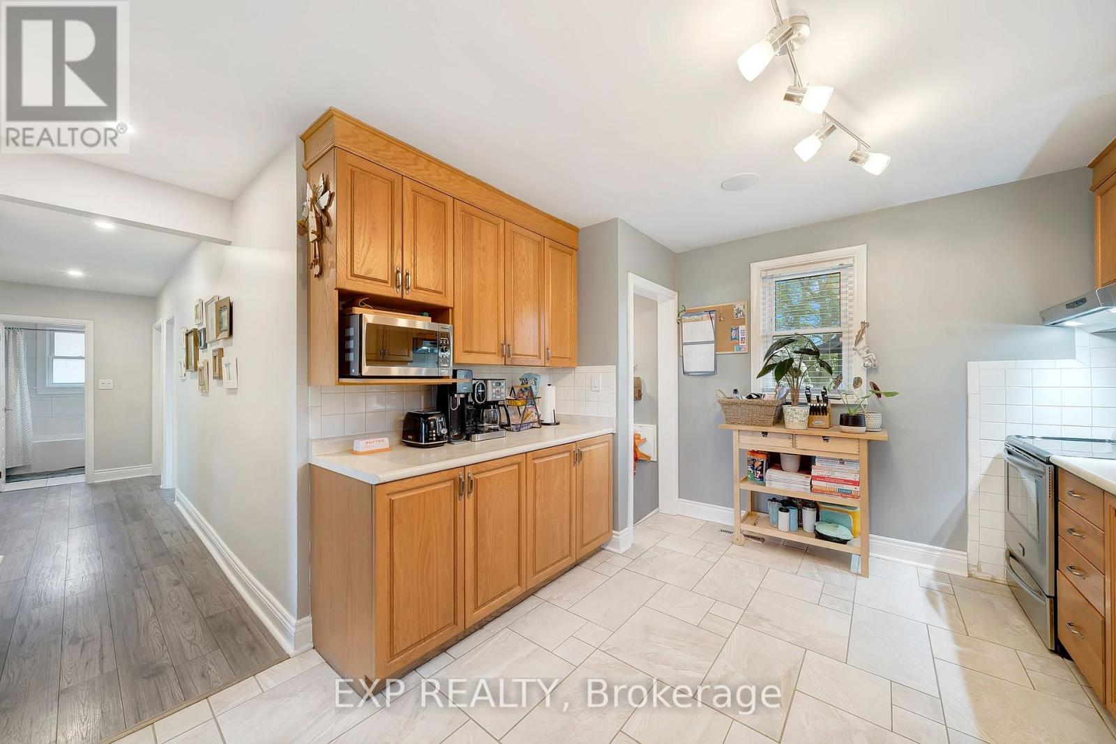 7589 Wilson Crescent, Niagara Falls, Ontario  L2G 4S3 - Photo 12 - X12249646